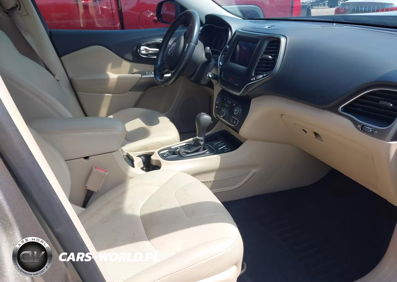 2019 Jeep Cherokee Latitude Fwd VIN:1C4PJLCB8KD246915 - 5