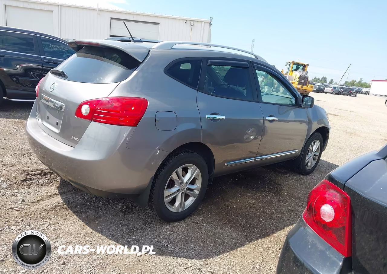 2015 Nissan Rogue Select S VIN:JN8AS5MV0FW768394 - 4