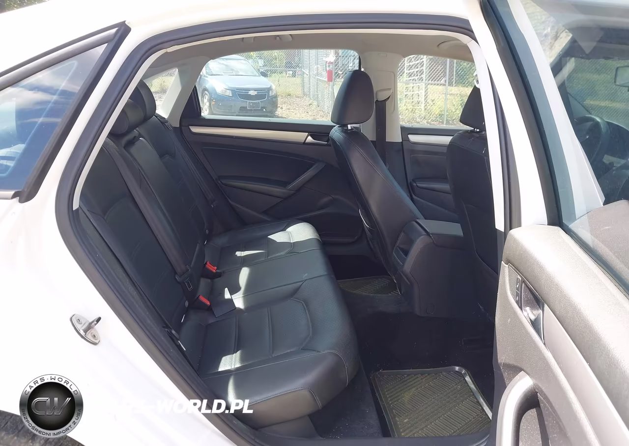 2014 Volkswagen Passat 1.8T Wolfsburg Edition VIN:1VWAT7A39EC082746 - 8