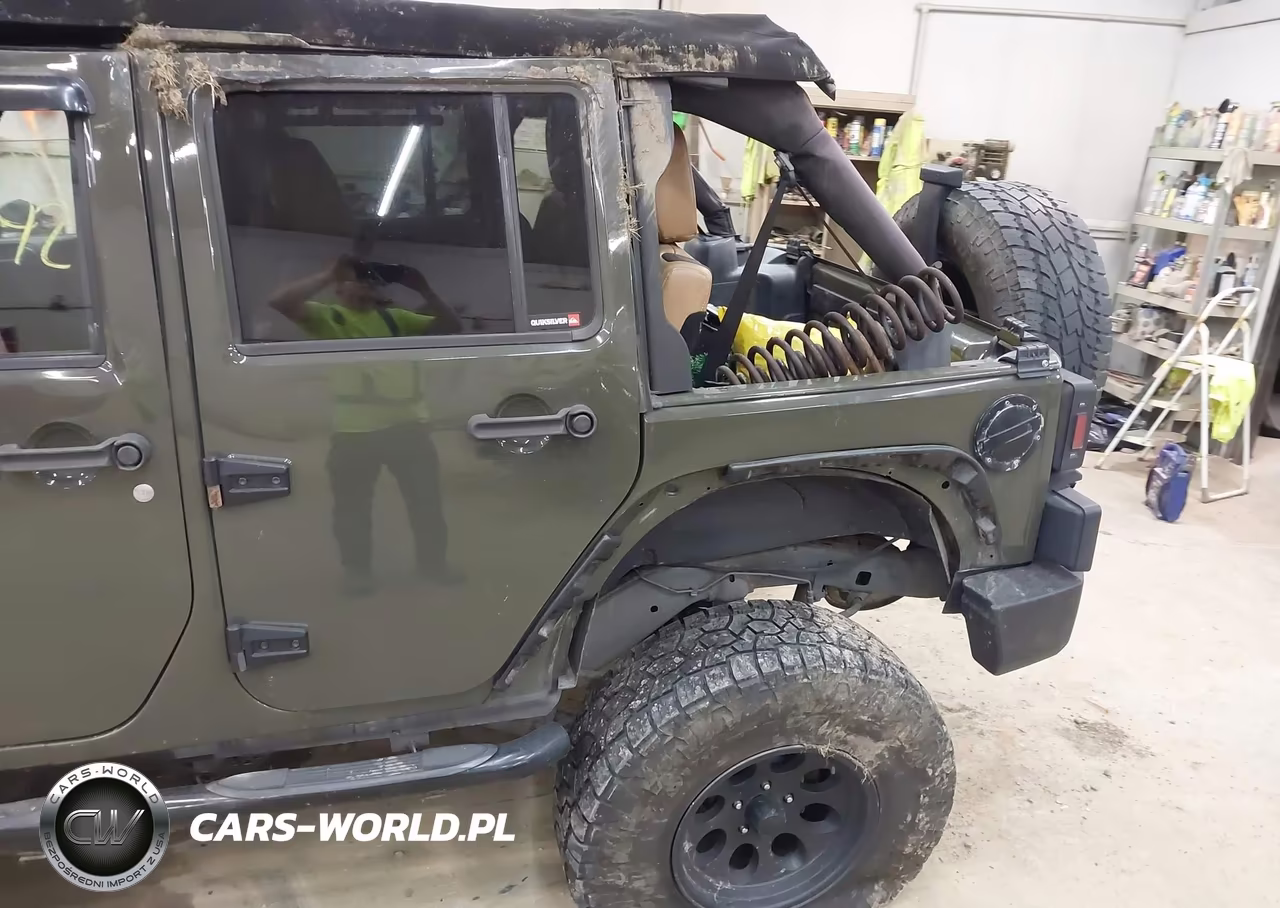 2015 Jeep Wrangler Unlimited Sport VIN:1C4BJWDG2FL726899 - 18