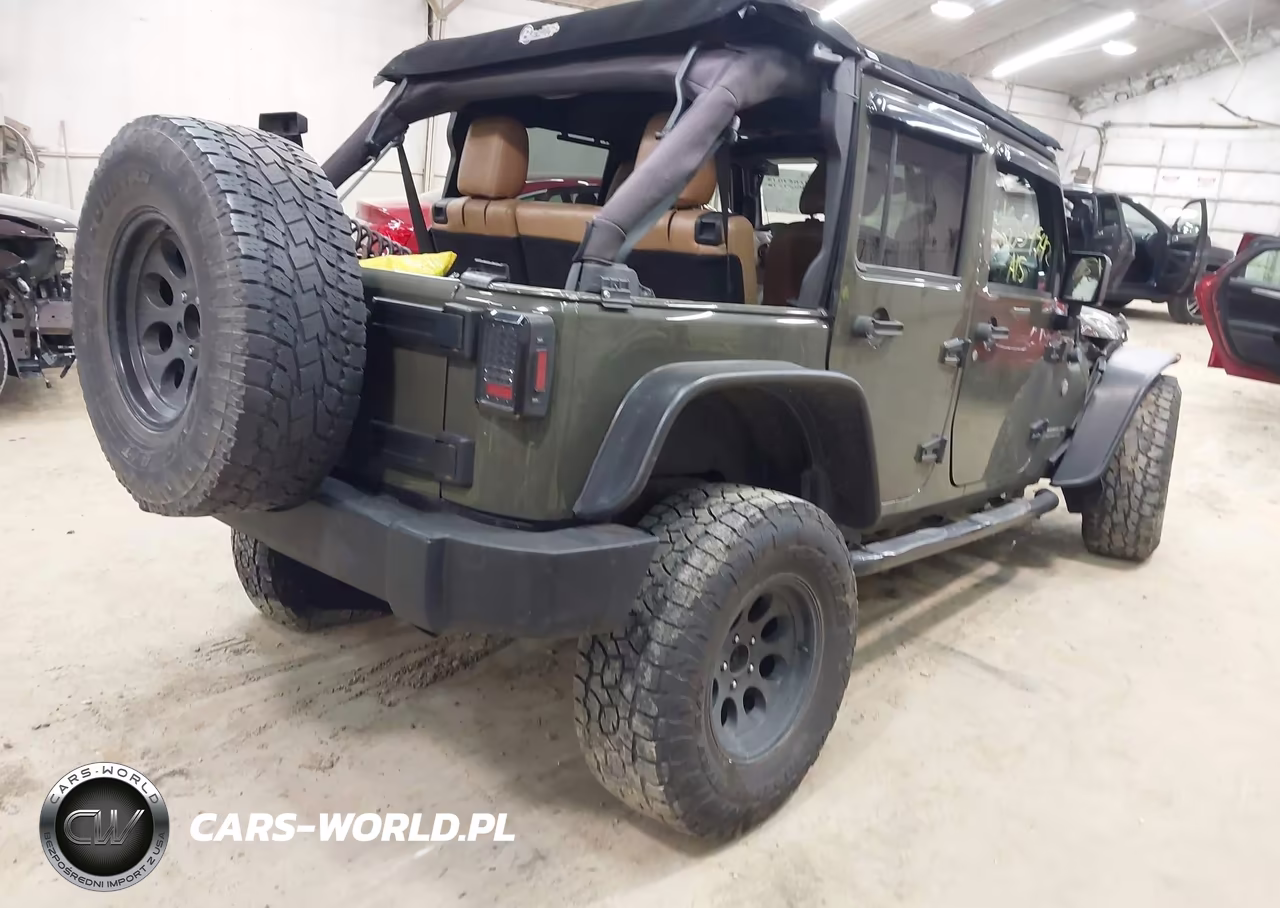 2015 Jeep Wrangler Unlimited Sport VIN:1C4BJWDG2FL726899 - 4