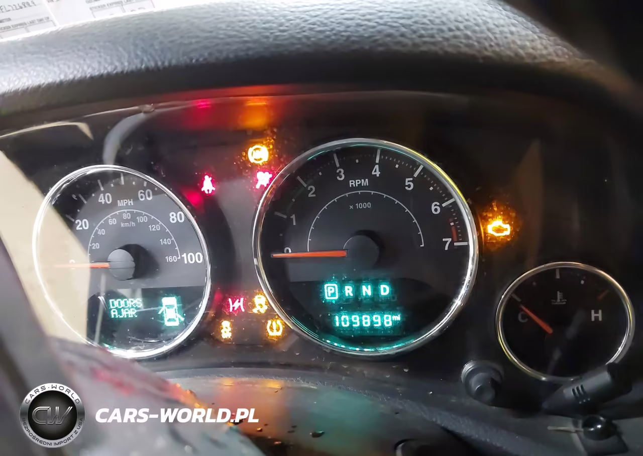 2015 Jeep Wrangler Unlimited Sport VIN:1C4BJWDG2FL726899 - 7