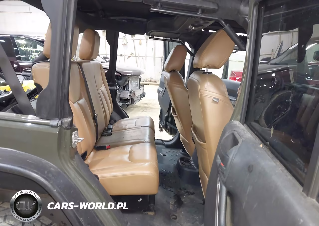 2015 Jeep Wrangler Unlimited Sport VIN:1C4BJWDG2FL726899 - 8
