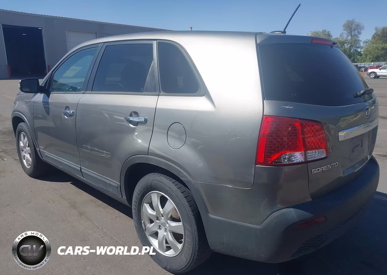 2013 Kia Sorento Lx VIN:5XYKTDA66DG323768 - 3