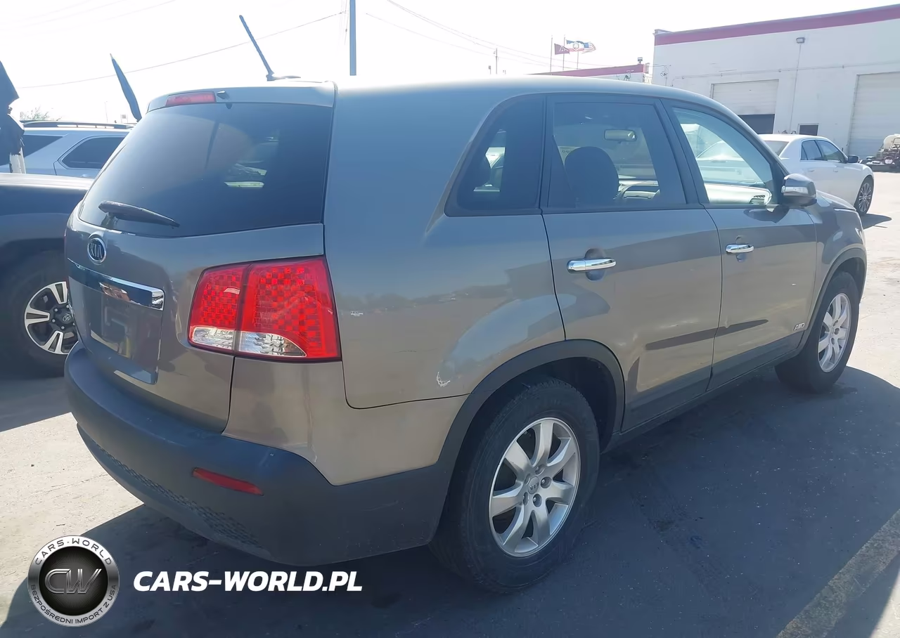 2013 Kia Sorento Lx VIN:5XYKTDA66DG323768 - 4