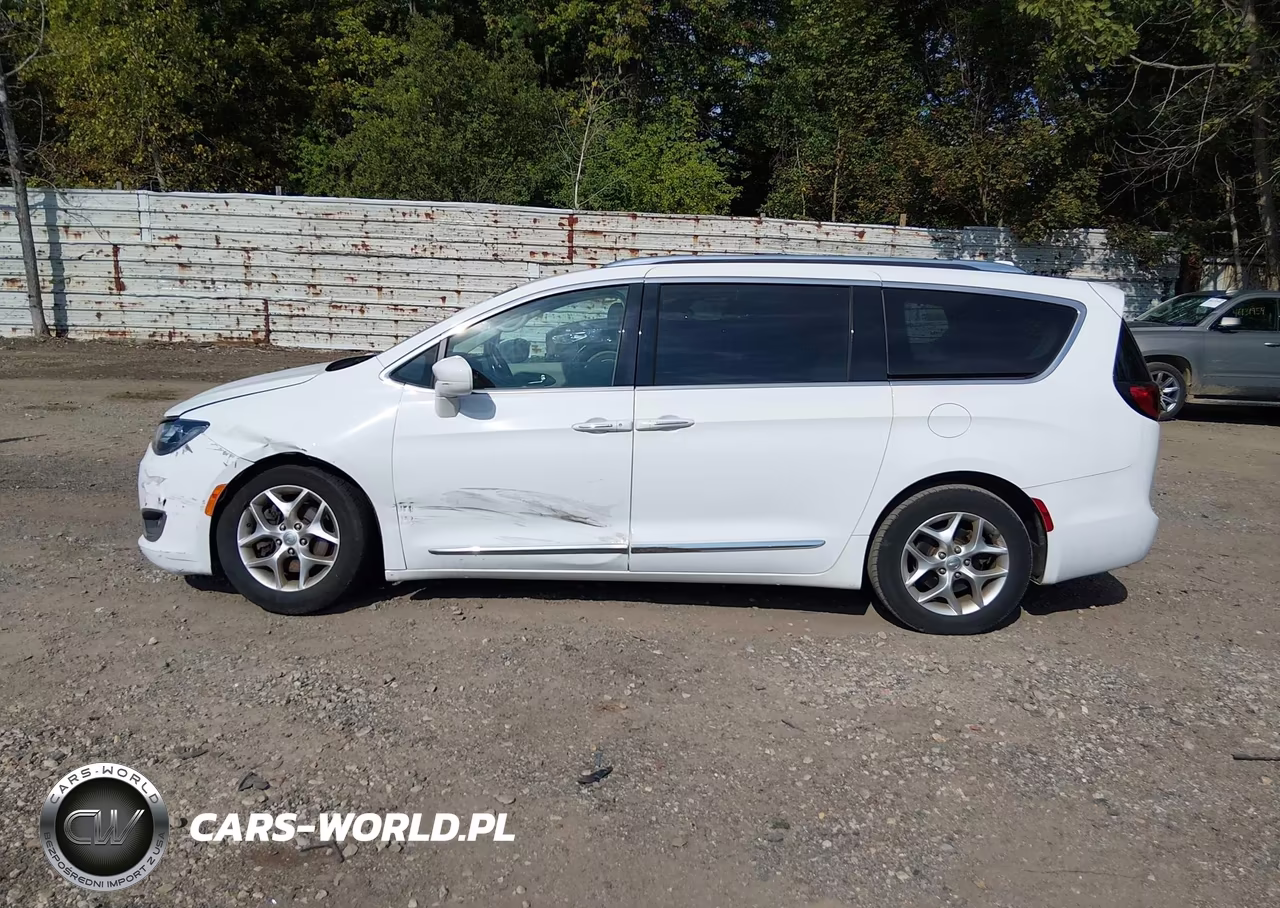 2019 Chrysler Pacifica Touring L Plus VIN:2C4RC1EG0KR548924 - 14