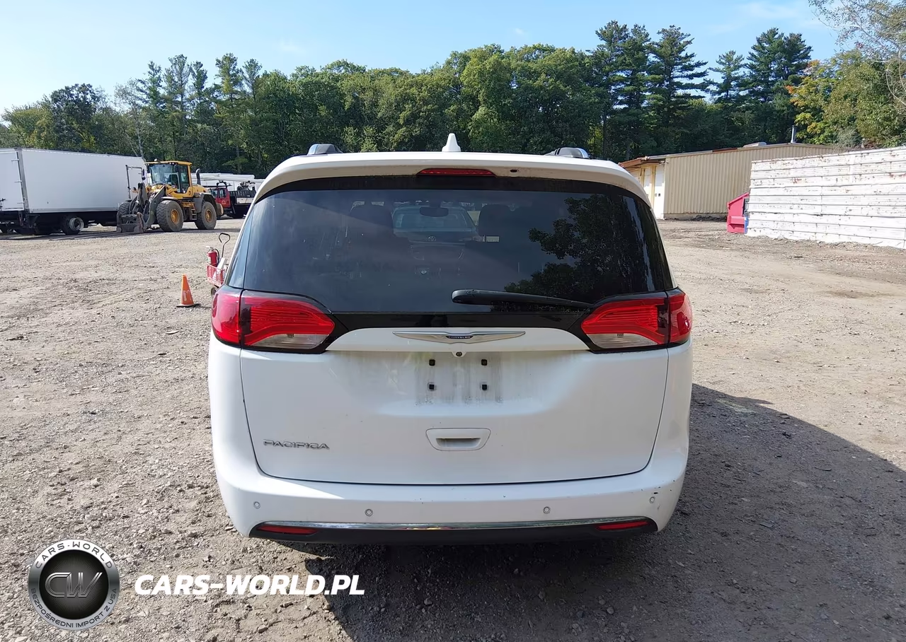 2019 Chrysler Pacifica Touring L Plus VIN:2C4RC1EG0KR548924 - 16