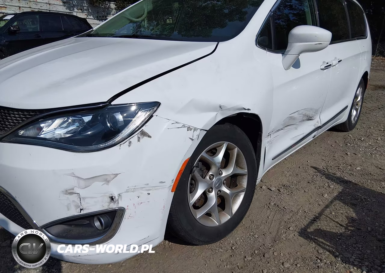 2019 Chrysler Pacifica Touring L Plus VIN:2C4RC1EG0KR548924 - 6