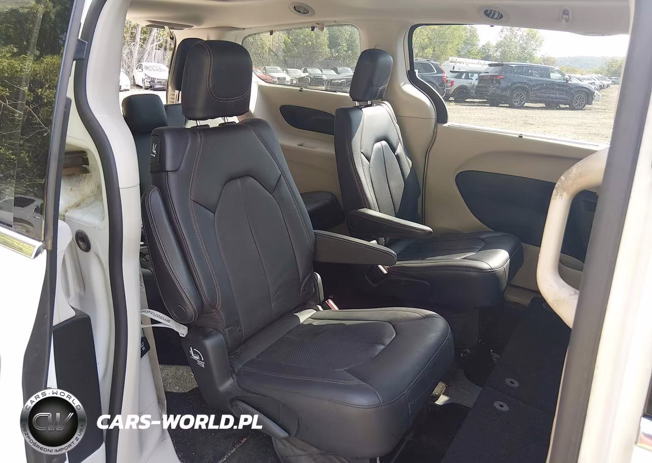 2019 Chrysler Pacifica Touring L Plus VIN:2C4RC1EG0KR548924 - 8