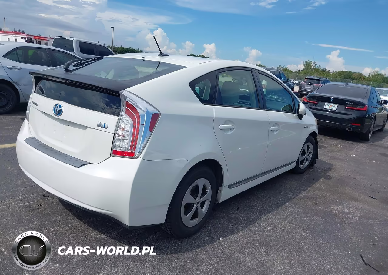 2012 Toyota Prius Three VIN:JTDKN3DU9C1528272 - 4