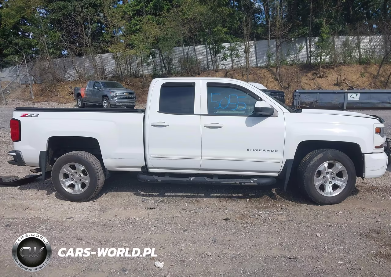 2018 Chevrolet Silverado 1500 2Lt VIN:1GCVKREC2JZ343235 - 13
