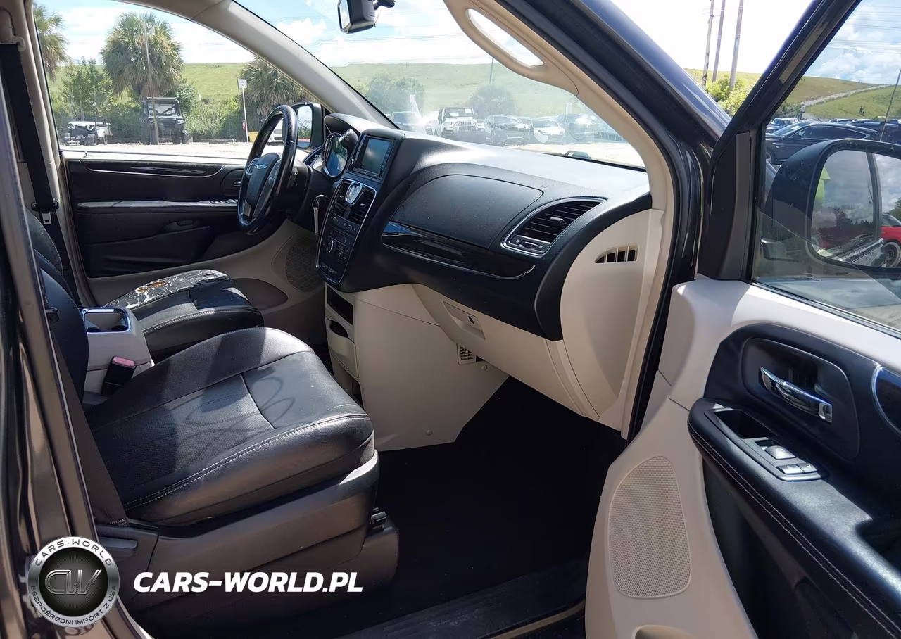 2012 Chrysler Town & Country Touring VIN:2C4RC1BG8CR387809 - 5