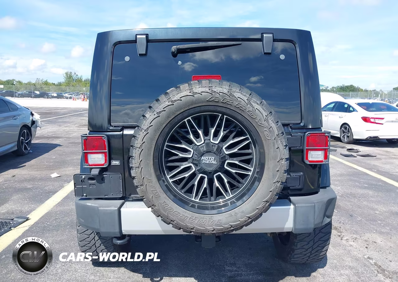 2014 Jeep Wrangler Unlimited Sahara VIN:1C4BJWEGXEL196257 - 16