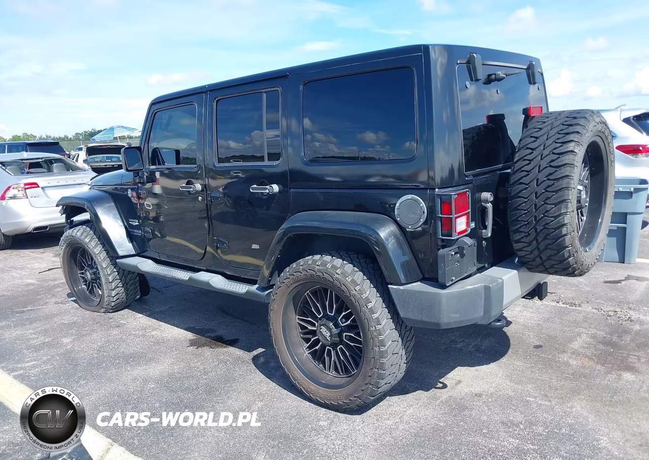 2014 Jeep Wrangler Unlimited Sahara VIN:1C4BJWEGXEL196257 - 3