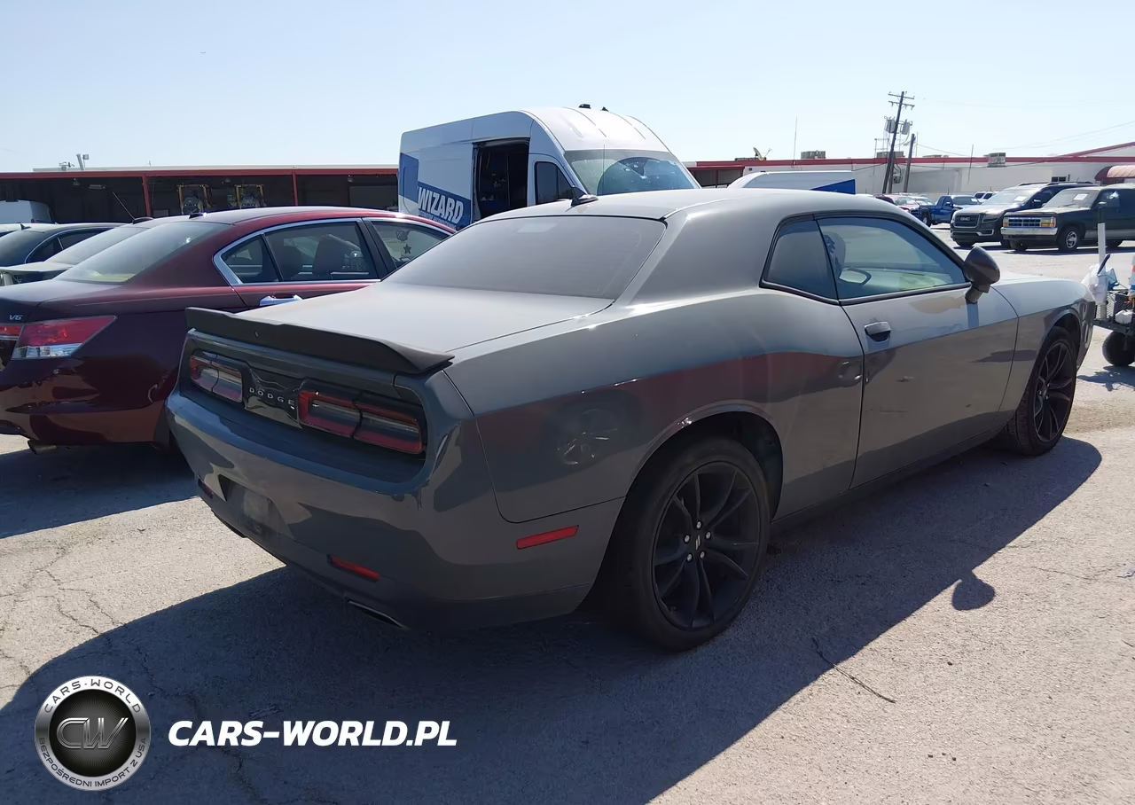 2018 Dodge Challenger Sxt VIN:2C3CDZAG6JH132716 - 4