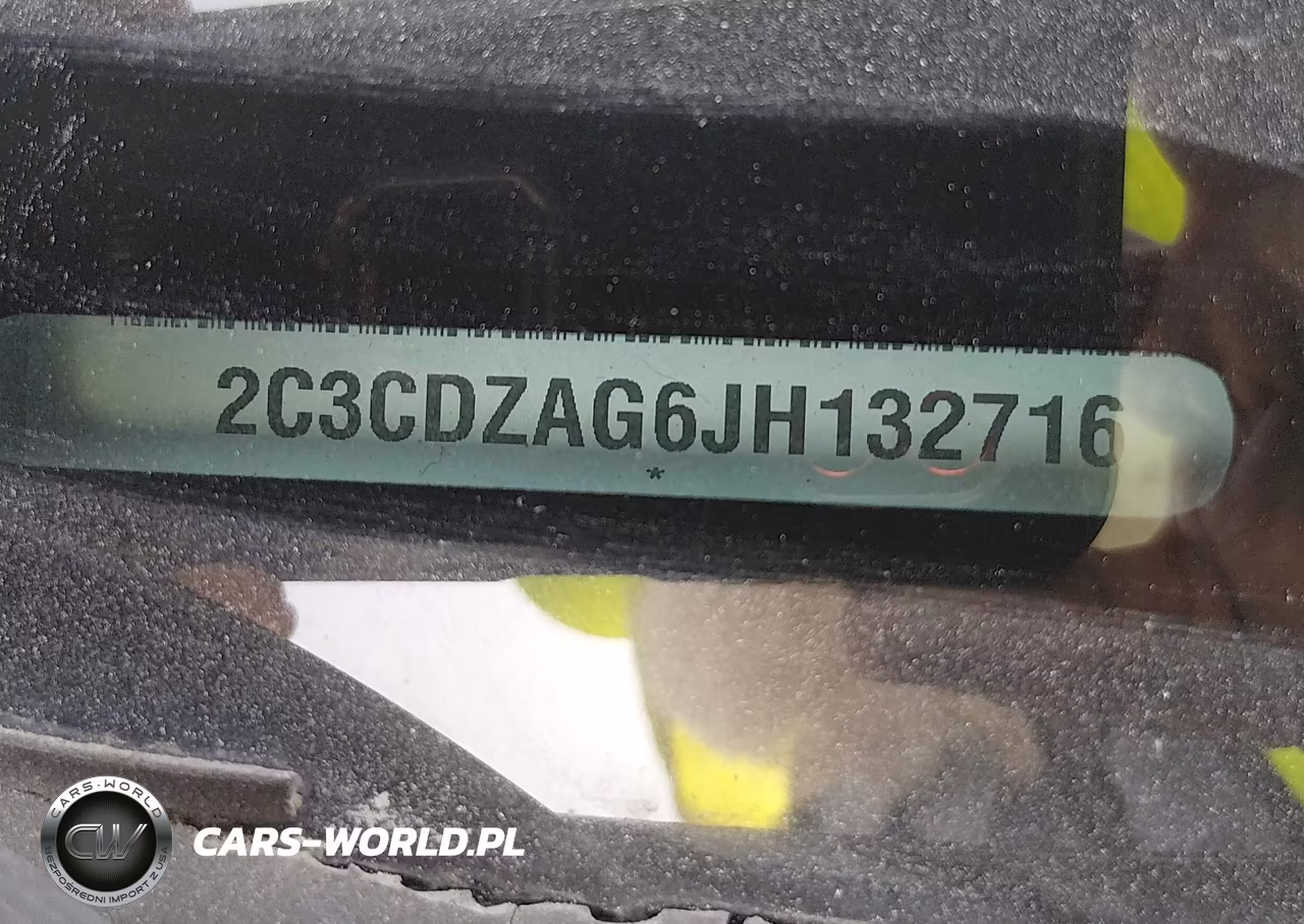 2018 Dodge Challenger Sxt VIN:2C3CDZAG6JH132716 - 9