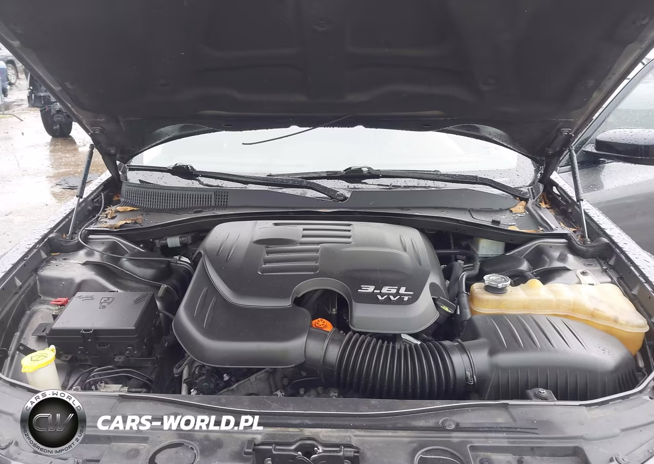 2019 Chrysler 300 Touring VIN:2C3CCAAG5KH636972 - 10
