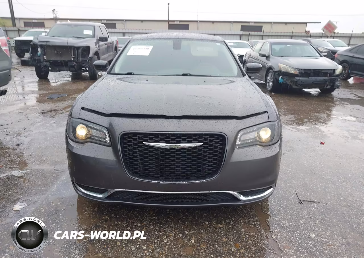 2019 Chrysler 300 Touring VIN:2C3CCAAG5KH636972 - 12