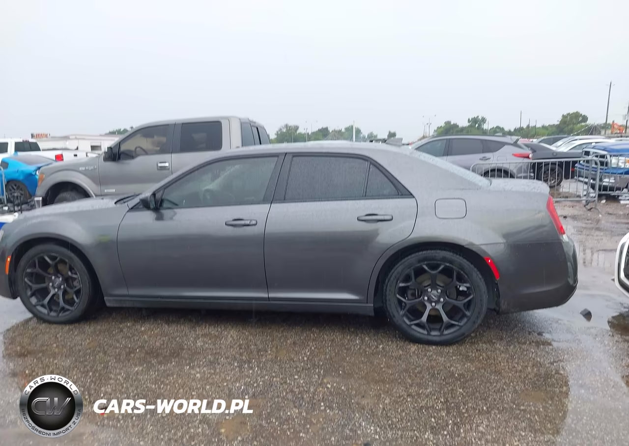 2019 Chrysler 300 Touring VIN:2C3CCAAG5KH636972 - 14