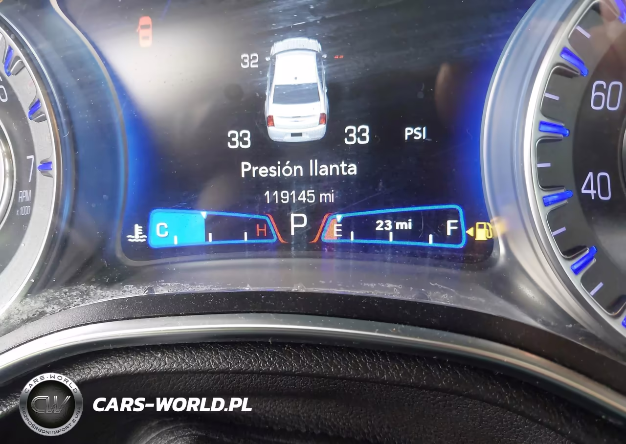 2019 Chrysler 300 Touring VIN:2C3CCAAG5KH636972 - 15