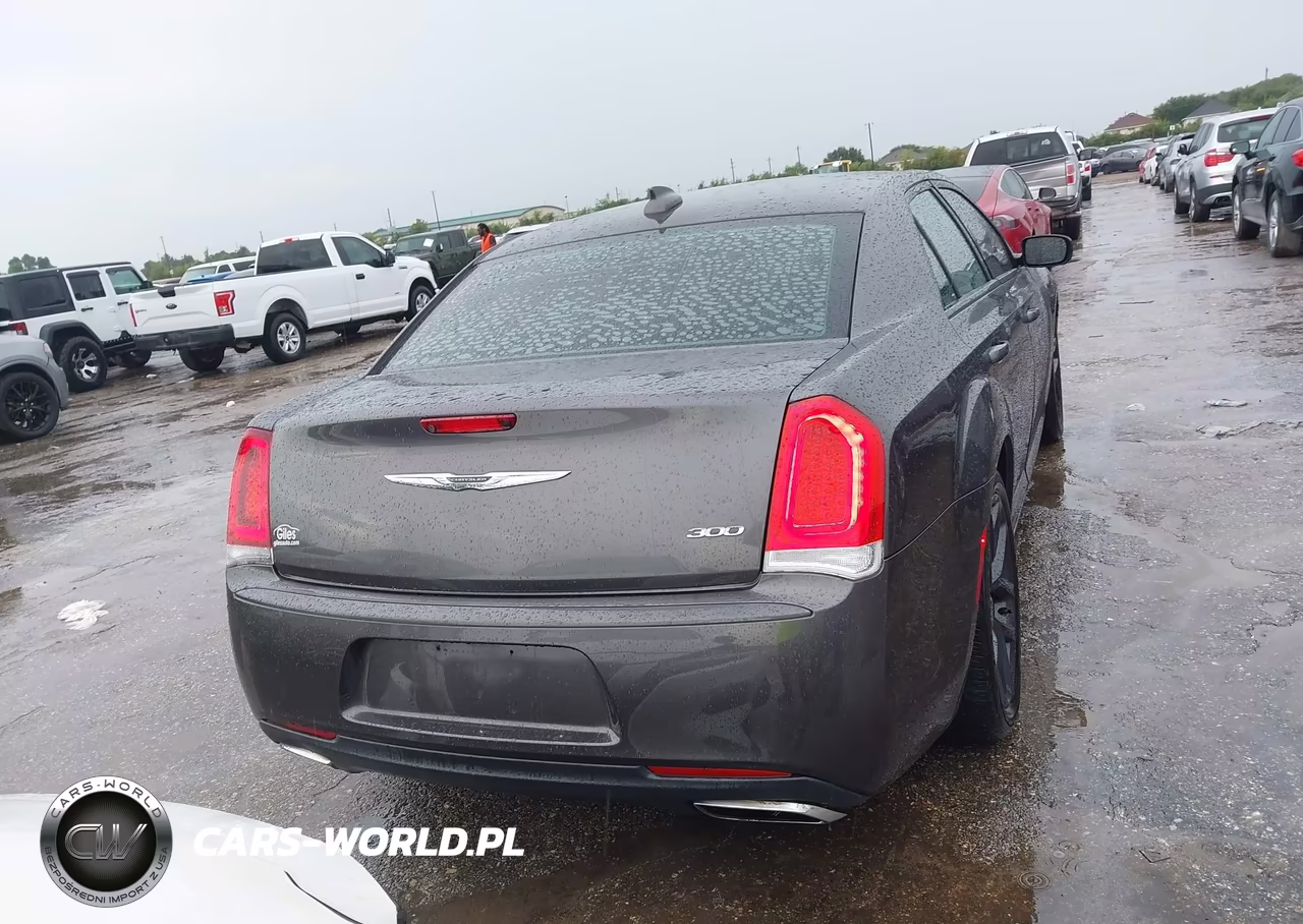 2019 Chrysler 300 Touring VIN:2C3CCAAG5KH636972 - 16
