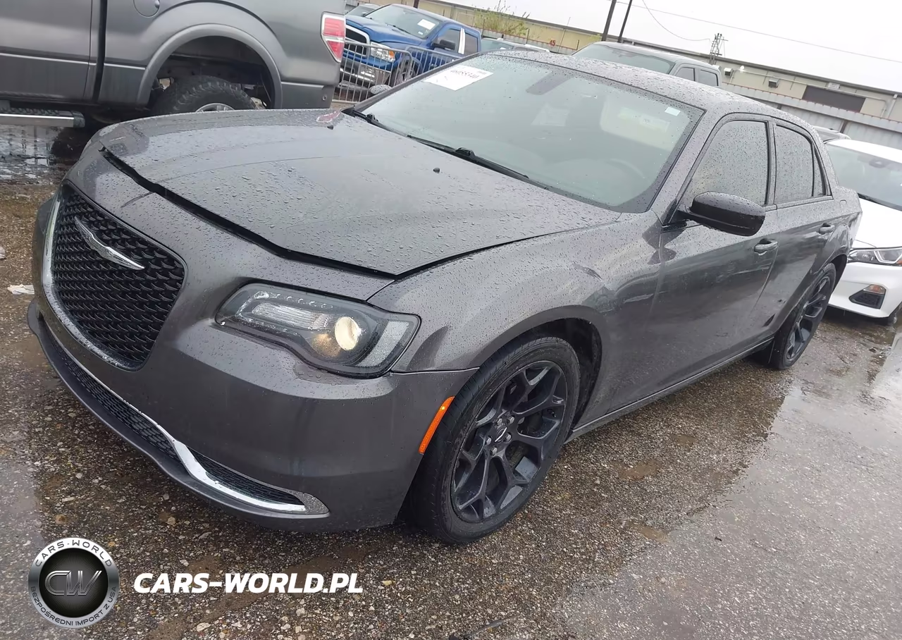 2019 Chrysler 300 Touring VIN:2C3CCAAG5KH636972 - 2