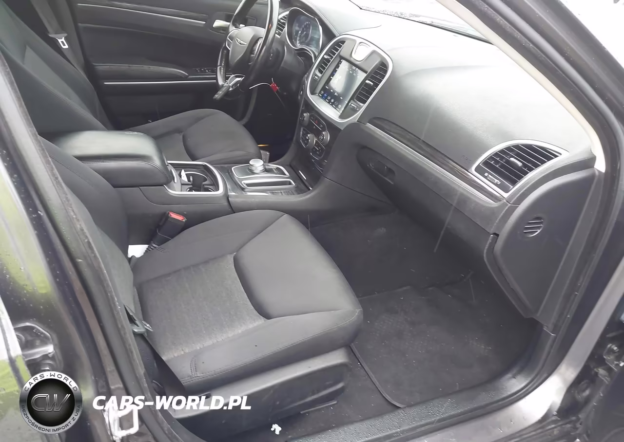 2019 Chrysler 300 Touring VIN:2C3CCAAG5KH636972 - 5