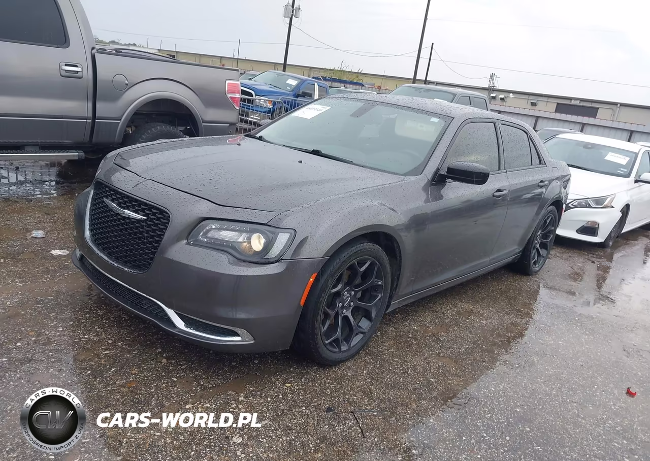 2019 Chrysler 300 Touring VIN:2C3CCAAG5KH636972 - 6