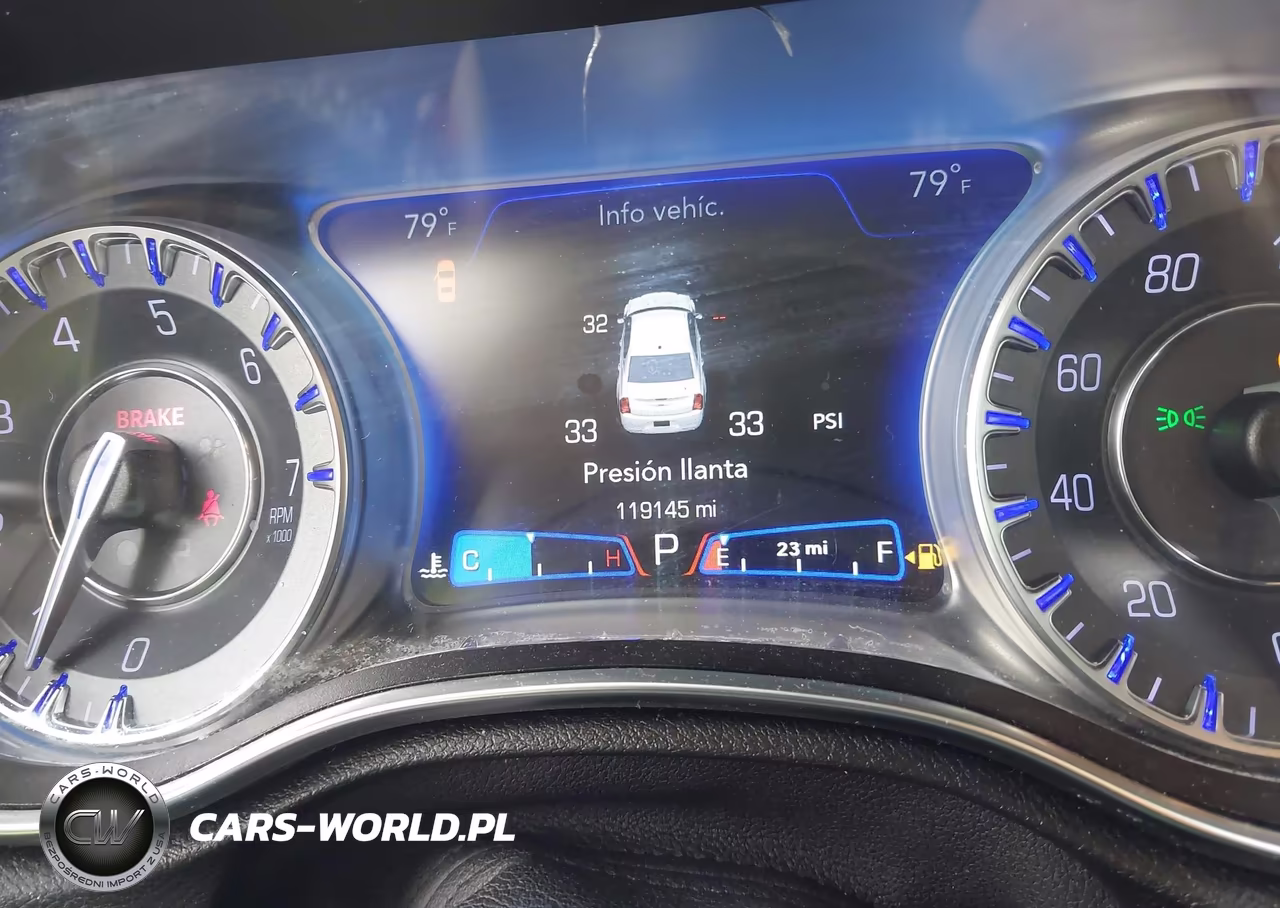 2019 Chrysler 300 Touring VIN:2C3CCAAG5KH636972 - 7