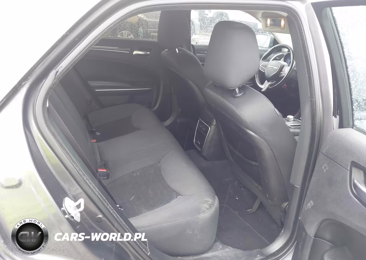 2019 Chrysler 300 Touring VIN:2C3CCAAG5KH636972 - 8