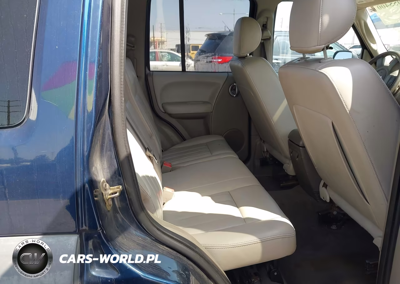 2005 Jeep Liberty Renegade VIN:1J4GK38K35W556432 - 8