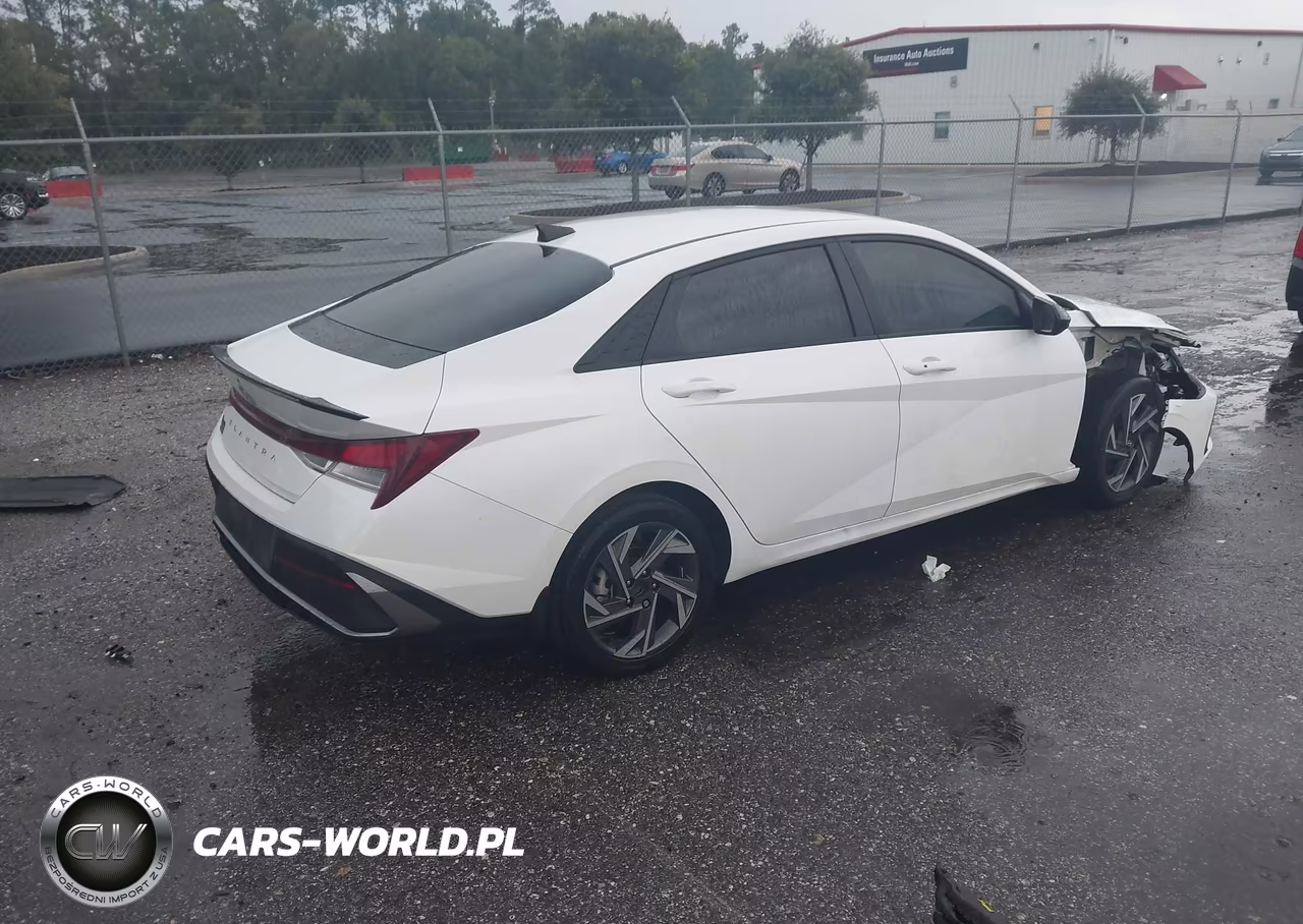 2025 Hyundai Elantra Sel Sport VIN:KMHLM4DG8SU983596 - 4