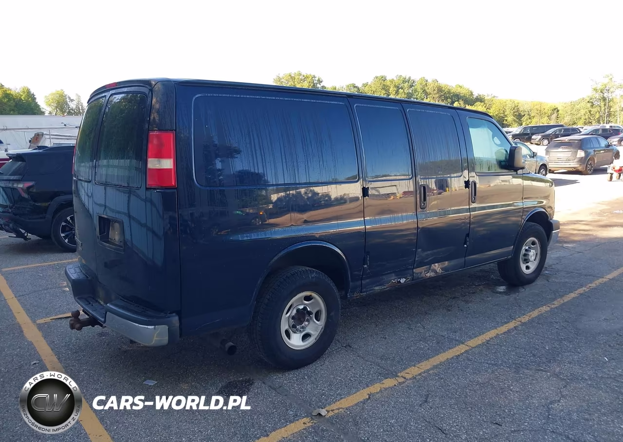 2015 Chevrolet Express 2500 Work Van VIN:1GCWGFCF9F1267472 - 4