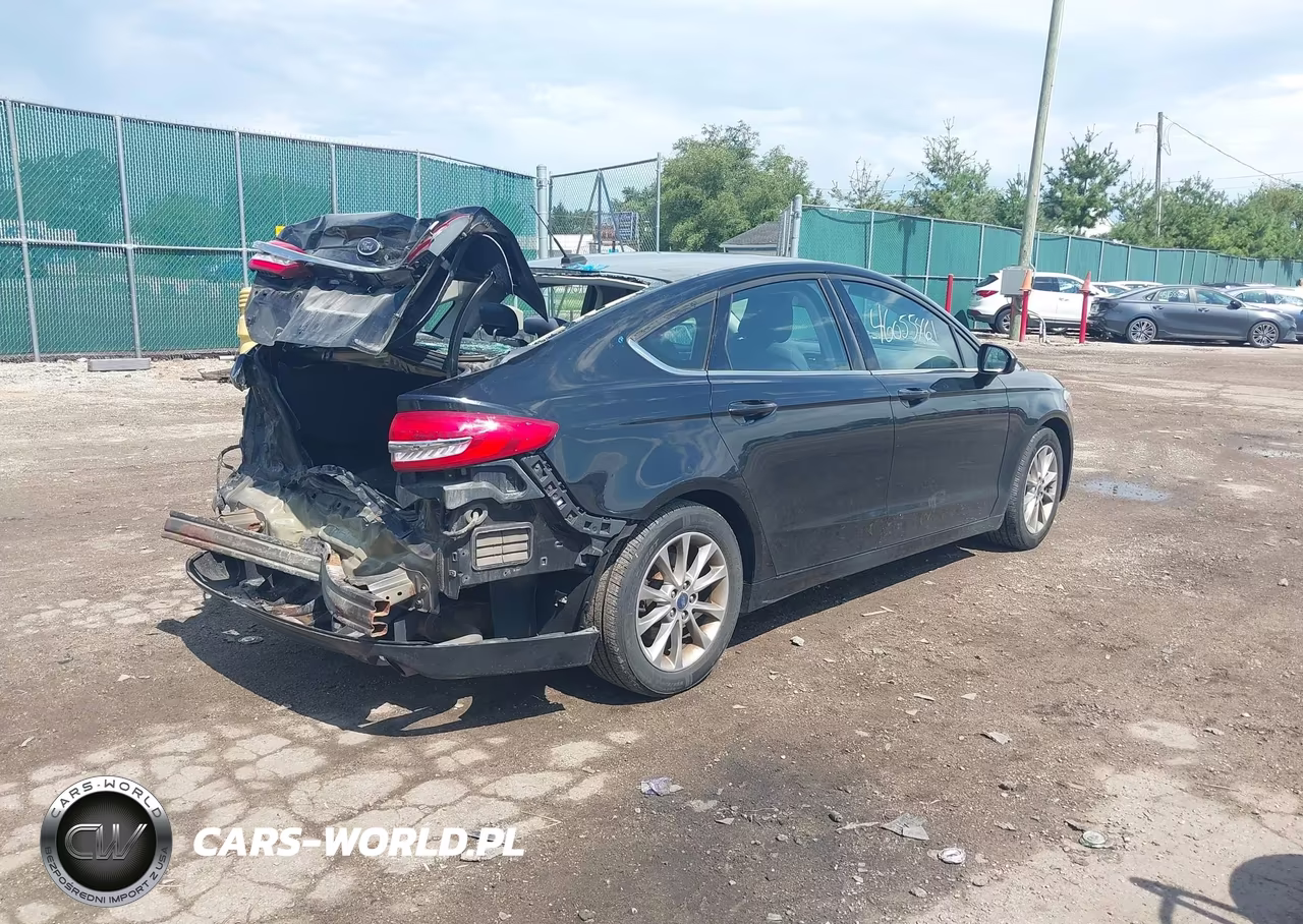 2017 Ford Fusion Se VIN:3FA6P0H70HR220764 - 4
