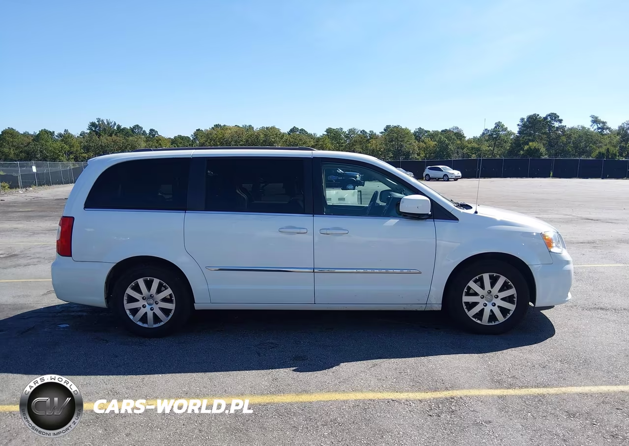 2016 Chrysler Town & Country Touring VIN:2C4RC1BG1GR186923 - 13