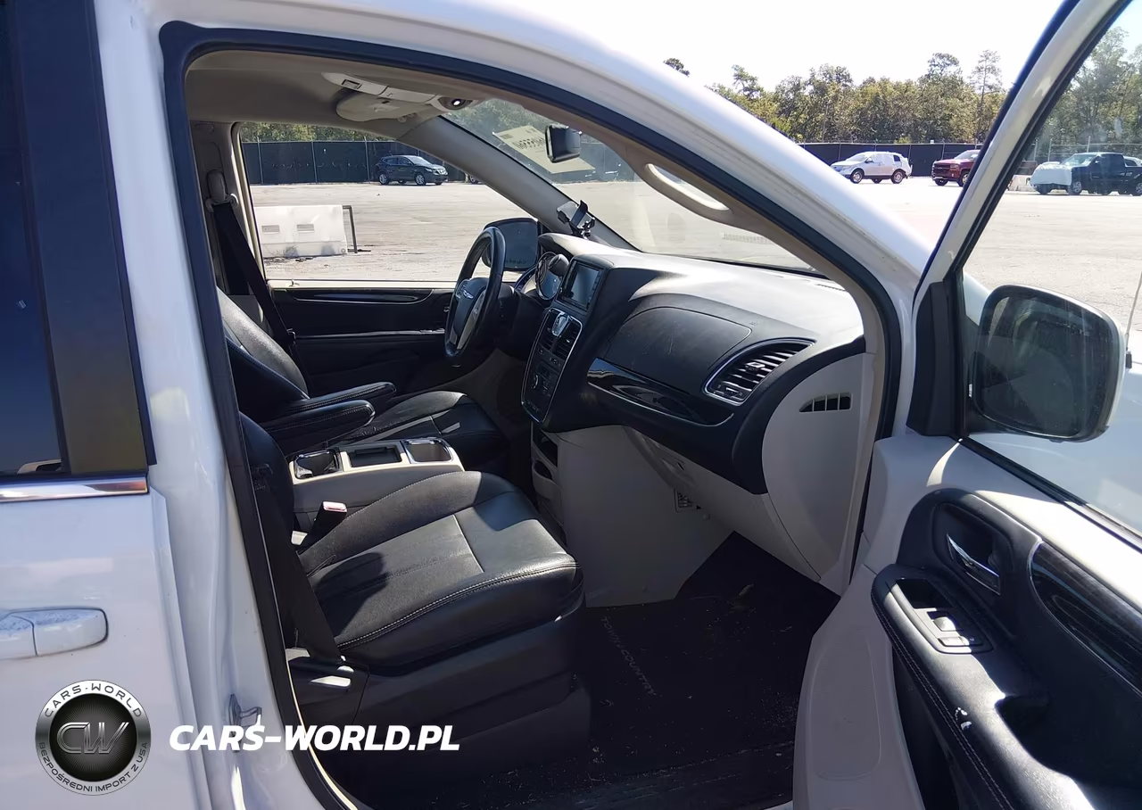 2016 Chrysler Town & Country Touring VIN:2C4RC1BG1GR186923 - 5