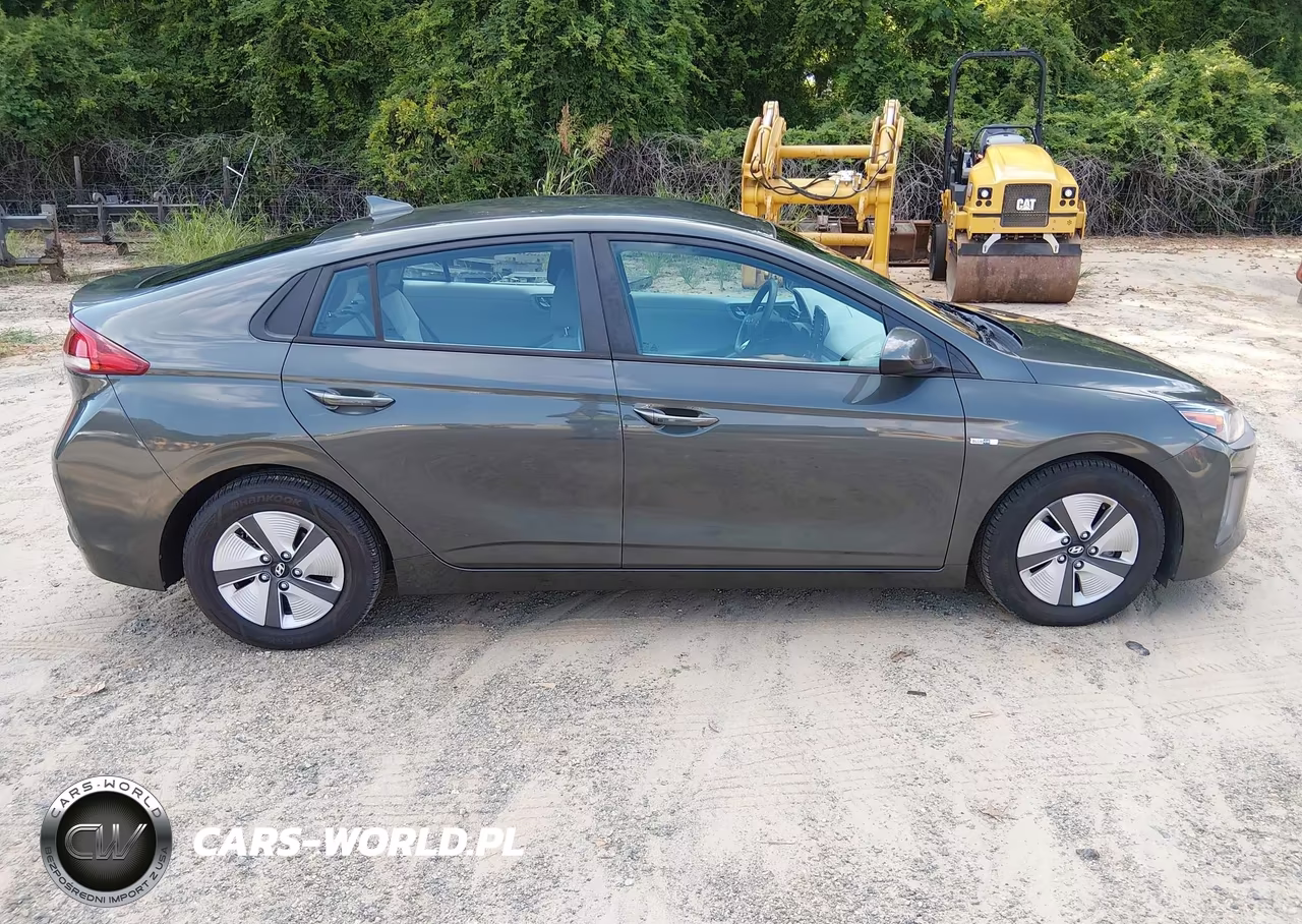 2020 Hyundai Ioniq Hybrid Blue VIN:KMHC65LC4LU218787 - 18