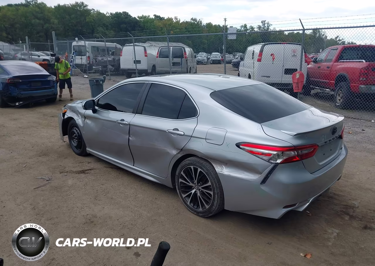 2018 Toyota Camry Se VIN:4T1B11HK8JU521622 - 3