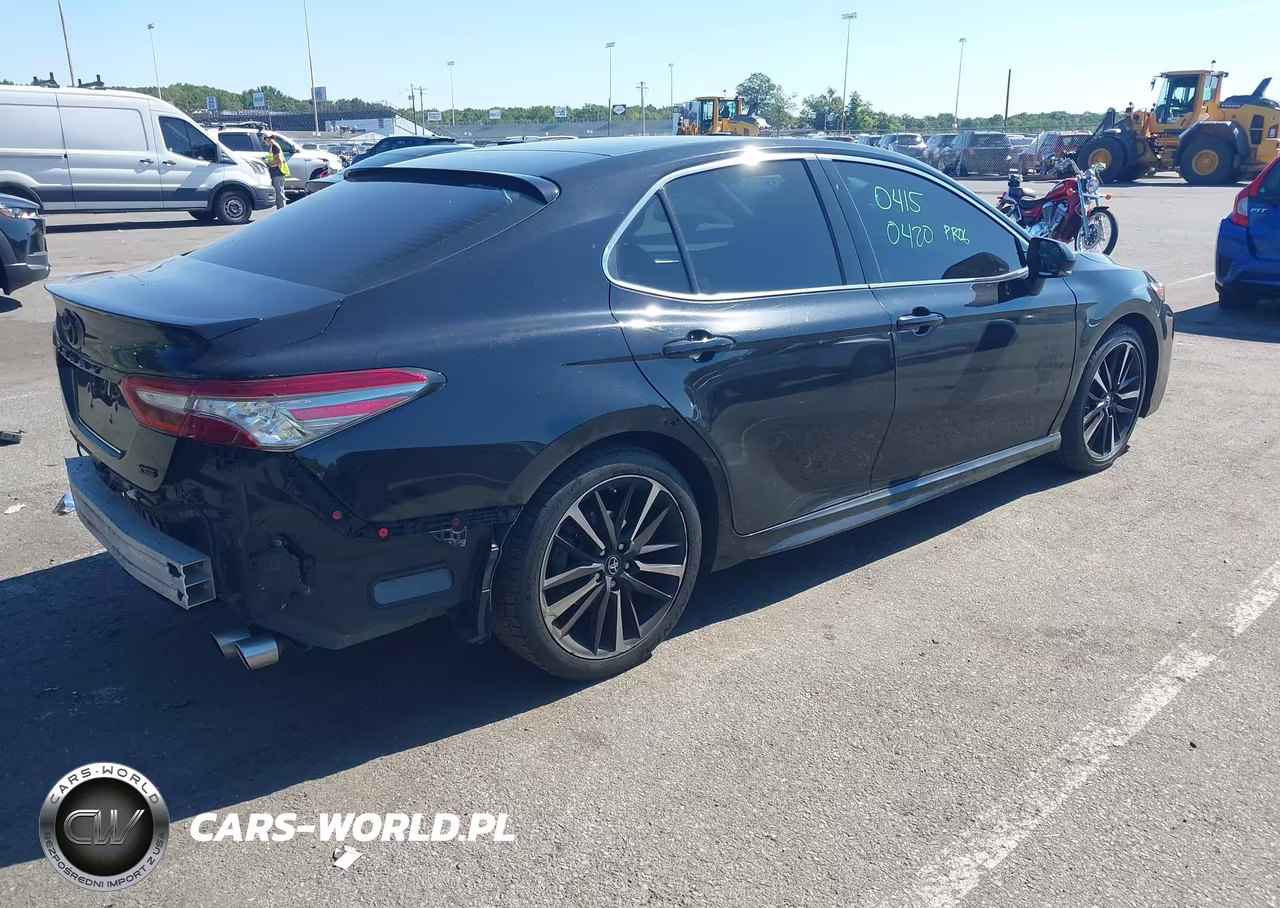 2018 Toyota Camry Xse VIN:4T1B61HK2JU523688 - 4