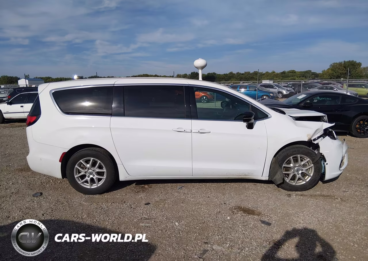 2025 Chrysler Pacifica Select VIN:2C4RC1BG4SR522833 - 13