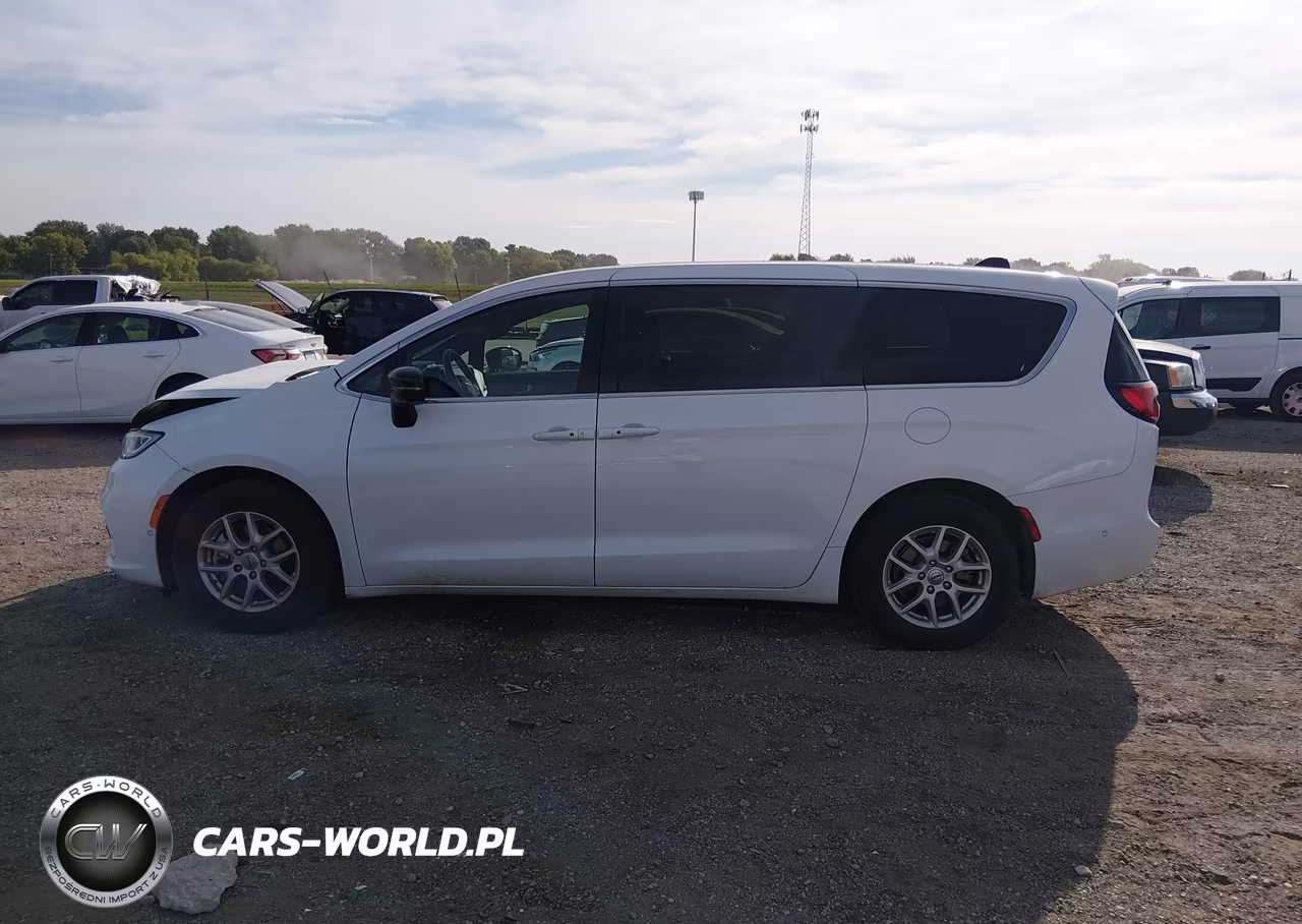 2025 Chrysler Pacifica Select VIN:2C4RC1BG4SR522833 - 14