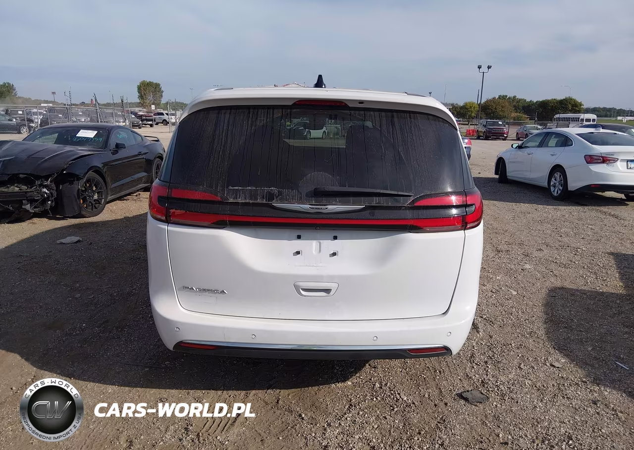2025 Chrysler Pacifica Select VIN:2C4RC1BG4SR522833 - 16