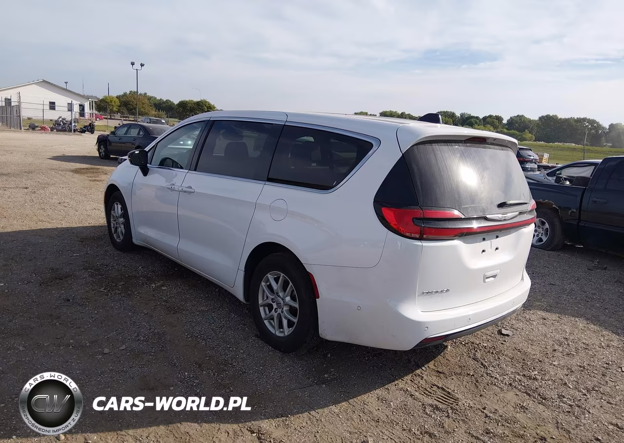 2025 Chrysler Pacifica Select VIN:2C4RC1BG4SR522833 - 3