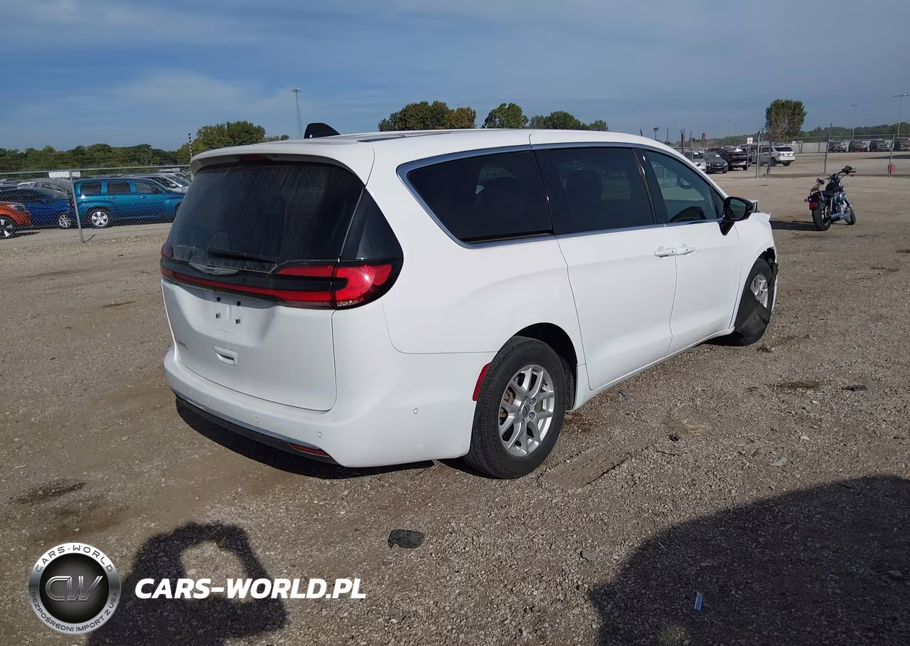 2025 Chrysler Pacifica Select VIN:2C4RC1BG4SR522833 - 4