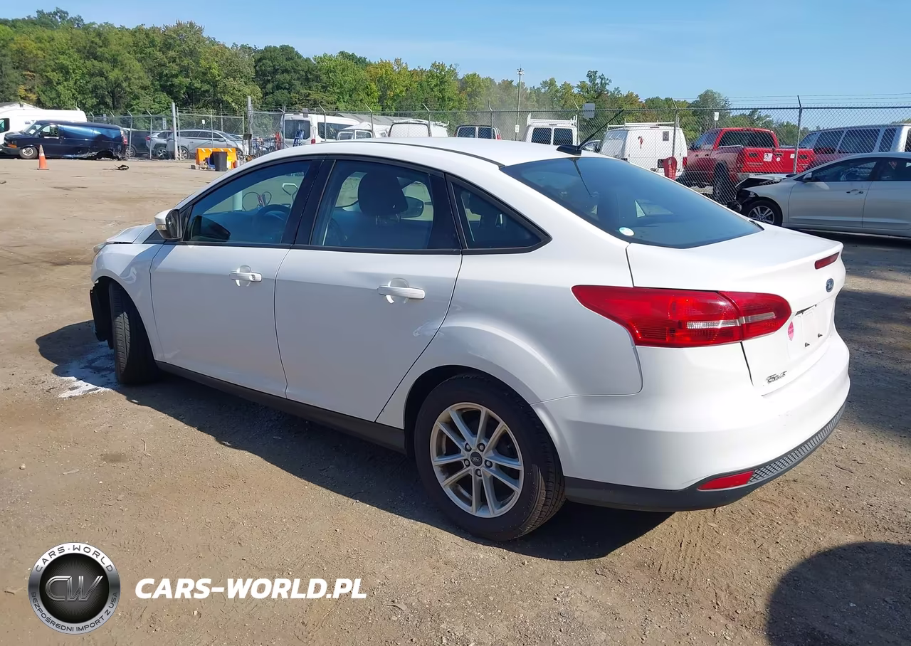 2017 Ford Focus Se VIN:1FADP3F28HL330377 - 3