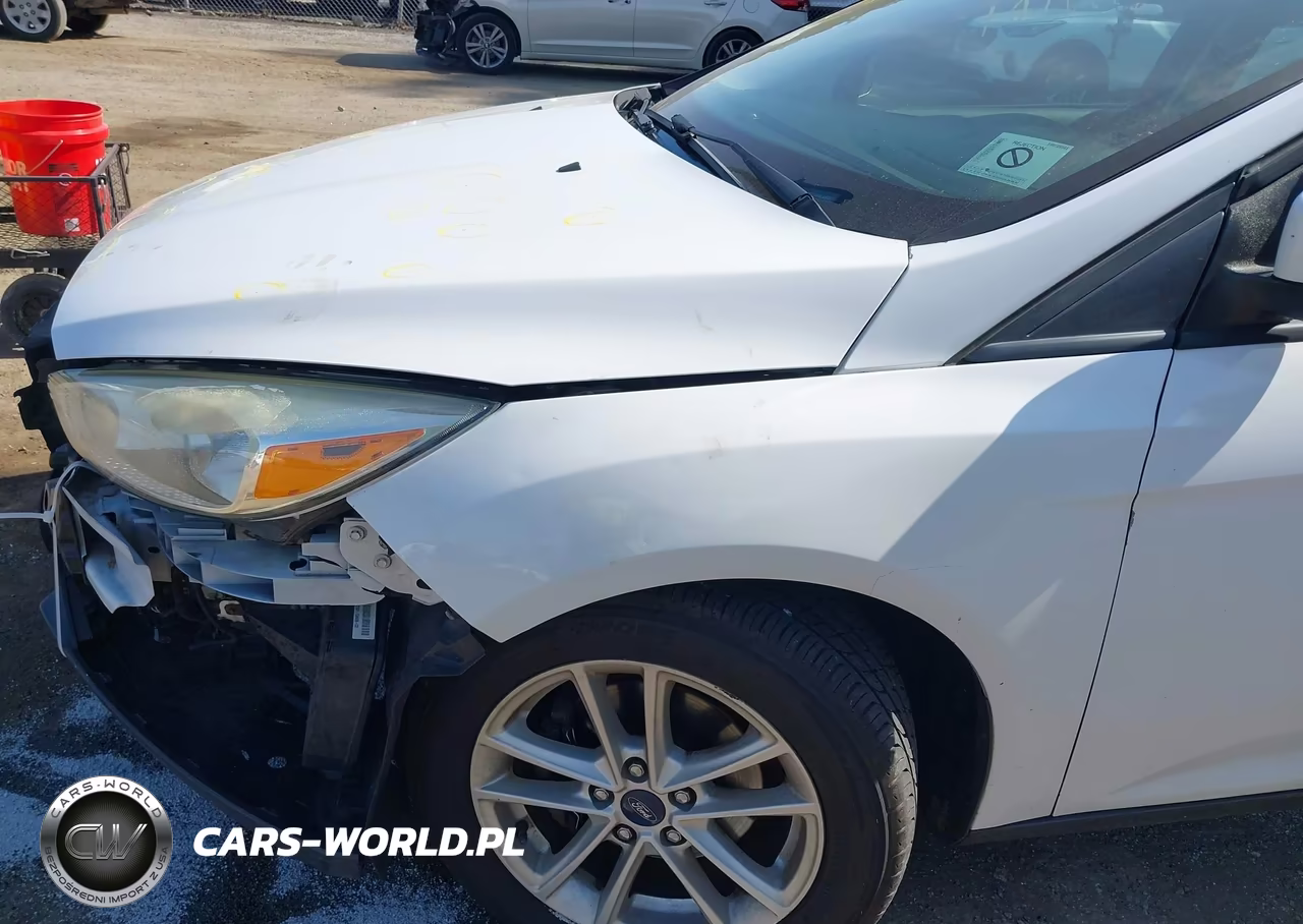 2017 Ford Focus Se VIN:1FADP3F28HL330377 - 6