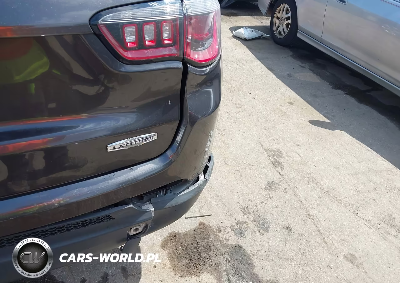 2018 Jeep Compass Latitude 4X4 VIN:3C4NJDBB7JT334474 - 18