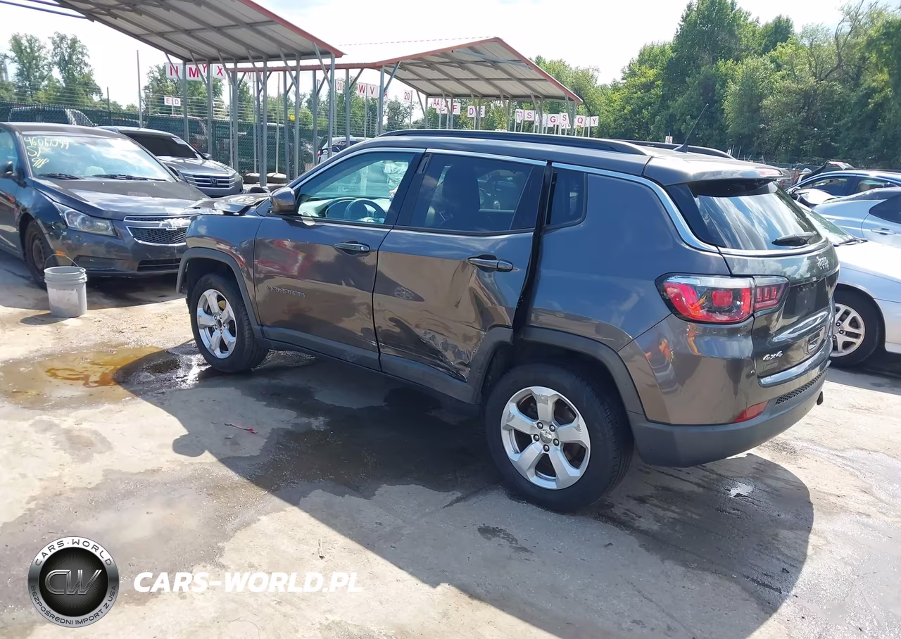 2018 Jeep Compass Latitude 4X4 VIN:3C4NJDBB7JT334474 - 3