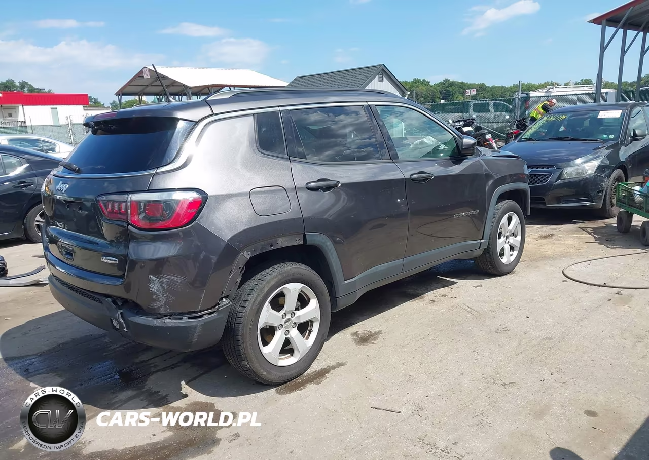 2018 Jeep Compass Latitude 4X4 VIN:3C4NJDBB7JT334474 - 4