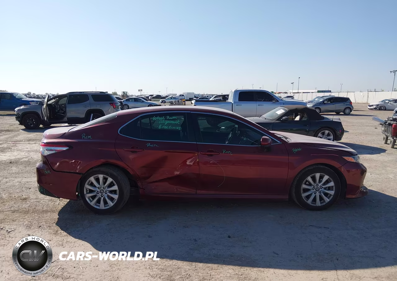 2018 Toyota Camry Le VIN:4T1B11HK9JU523086 - 13